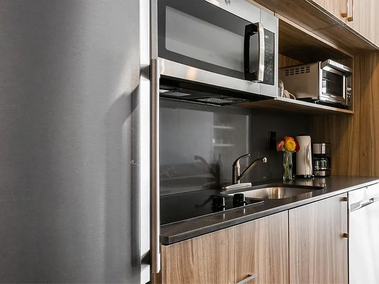 Full galley kitchen!