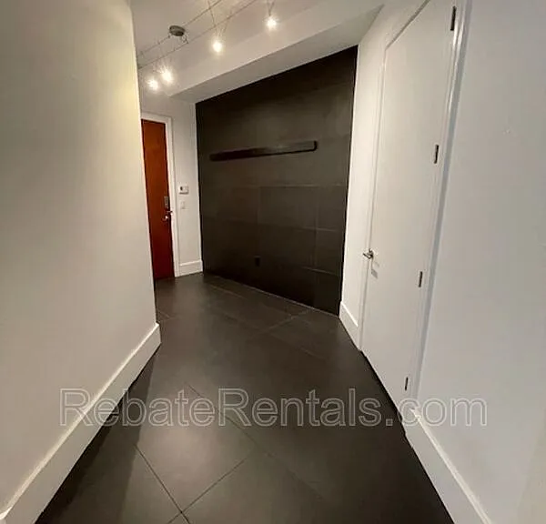 320 N 1st St #813 — Photo 19