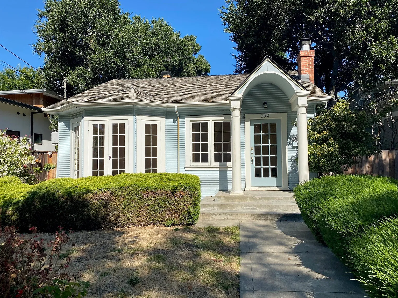 254 Oxford Ave — Photo 2