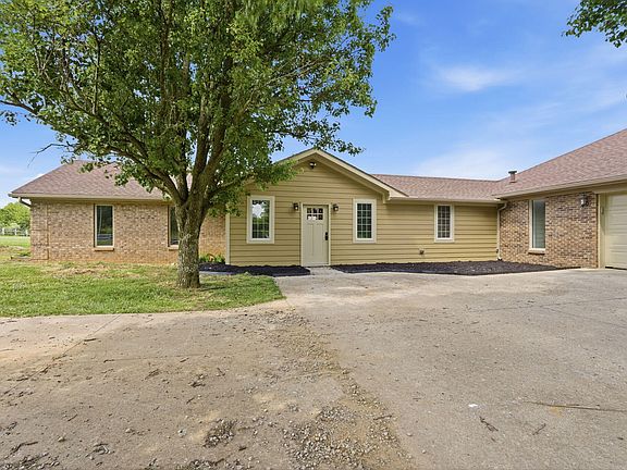 2nd image of 716 Smith Martin Ln
