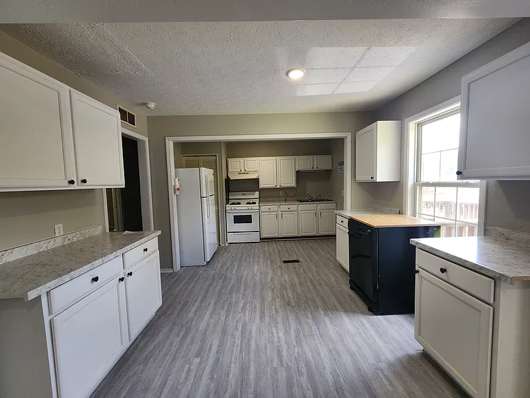 1325 Virginia Ave — Photo 14