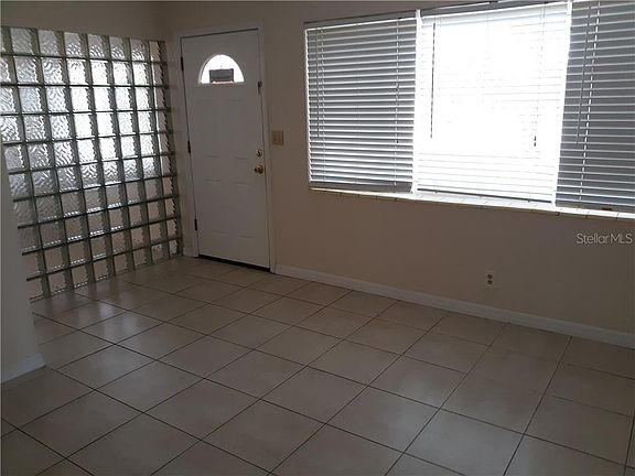 5th image of 929 East Ave