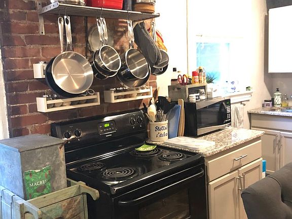 3rd image of 225 S Millvale Ave #4
