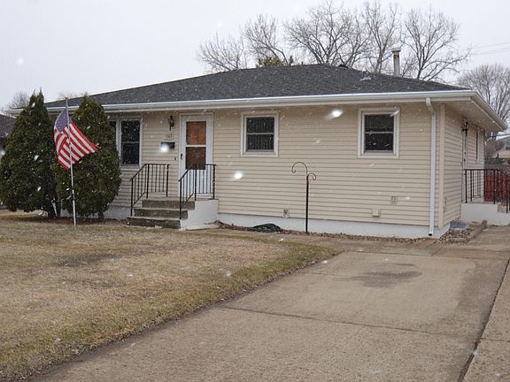2nd image of 1403 Sunset Dr NW
