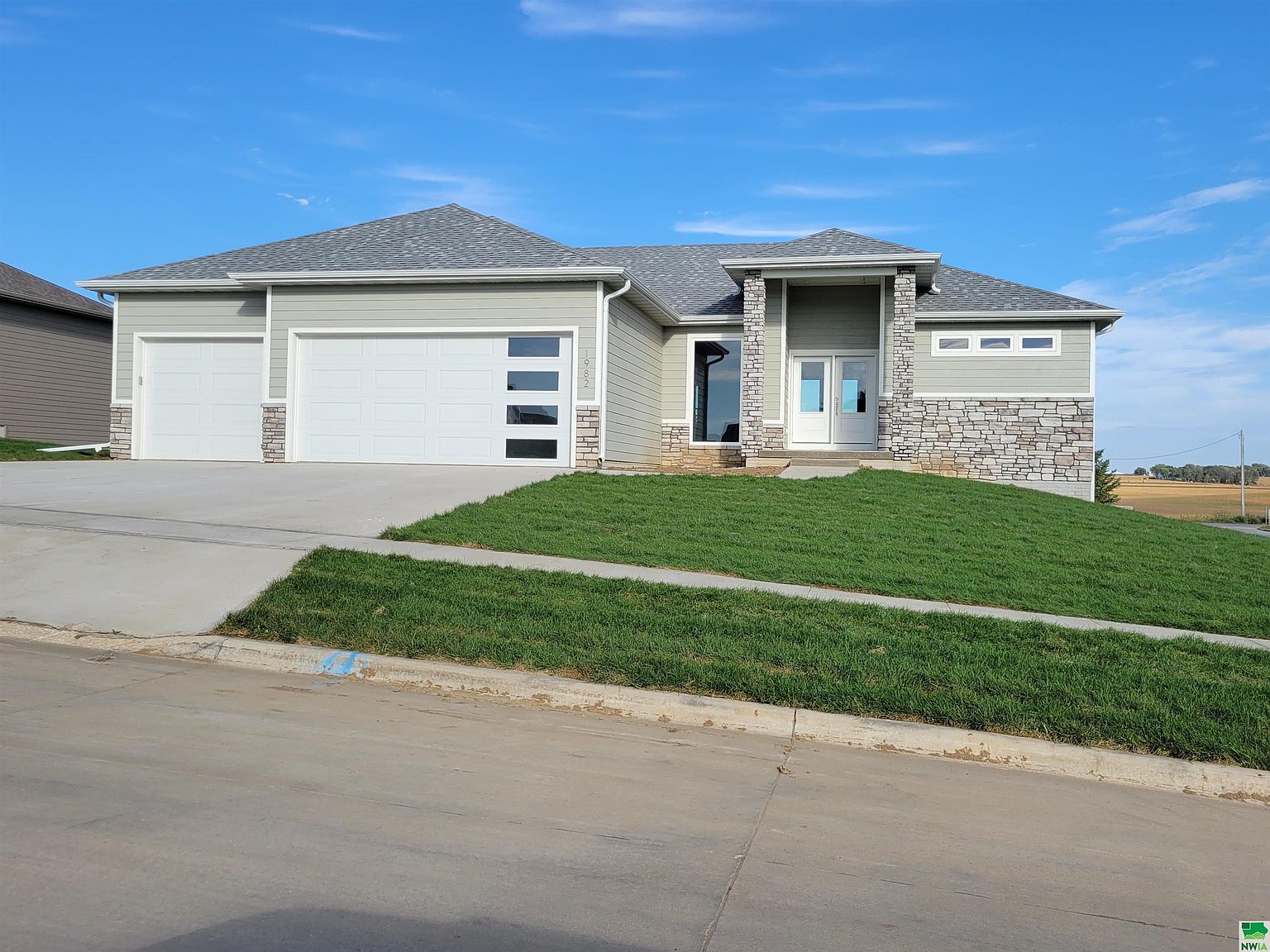 【超目玉枠】 Dogwood 1982 Dr Zillow | 51031 IA Mars, Le SE, リール