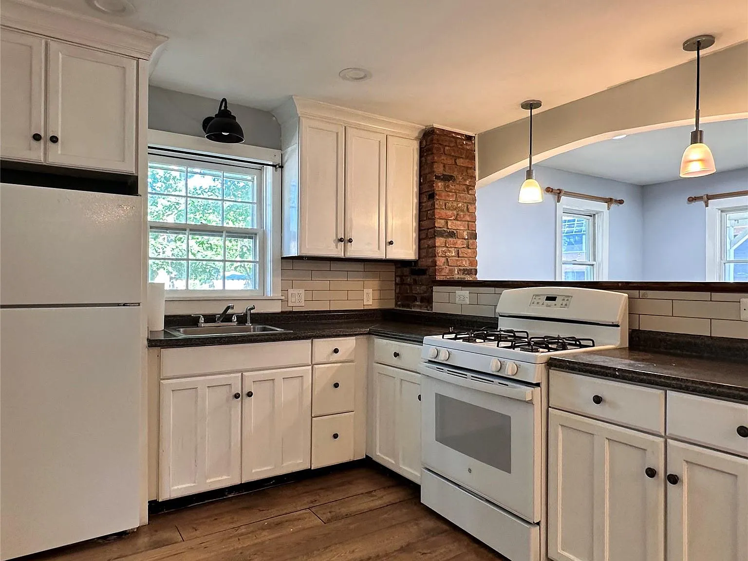 3 bed, 1.5 bath, 1353 sqft, $3,400 — Photo 4