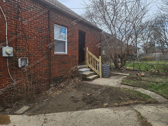 3rd image of 18458 Birwood St