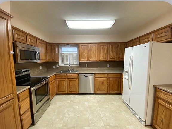 4th image of 1212 N Grant Dr