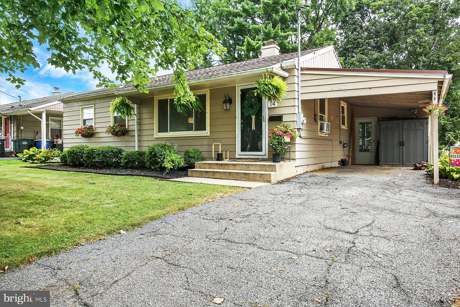 14 Essex Rd photo 1