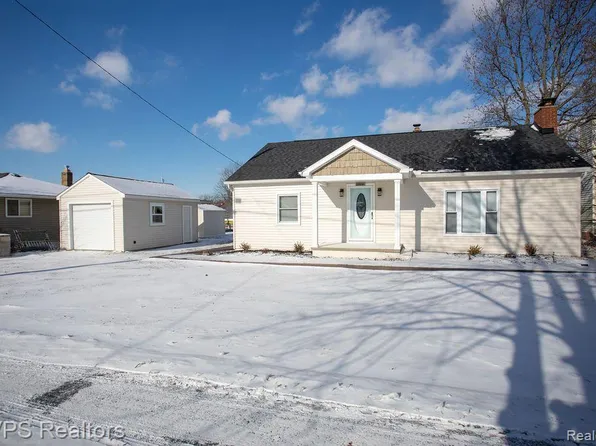 7800 Lake Dr, Clay, MI 48001