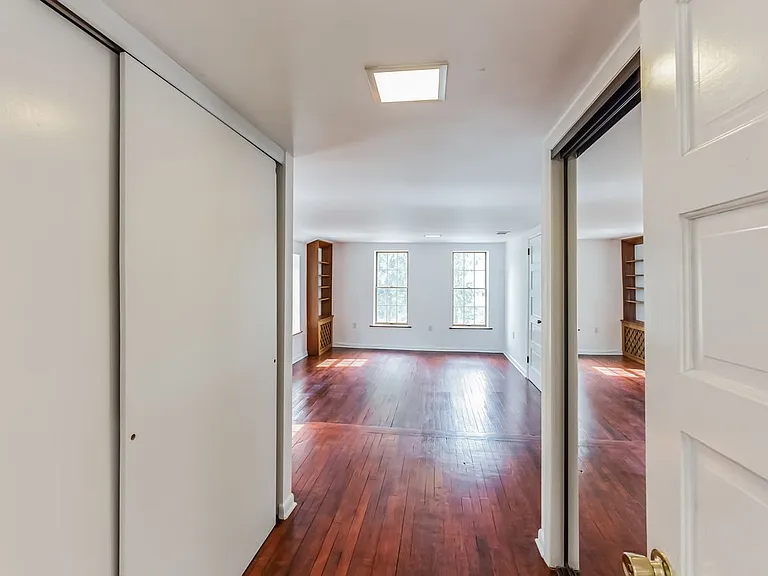 1425 N Line St — Photo 20