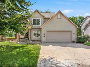 5924 NE Turquoise Dr, Lees Summit, MO 64064