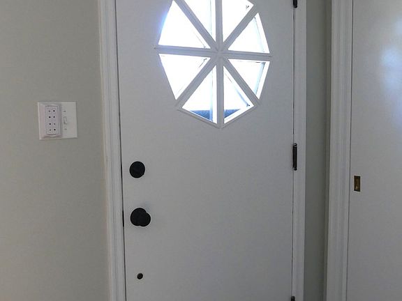 4th image of 437 Carolina St