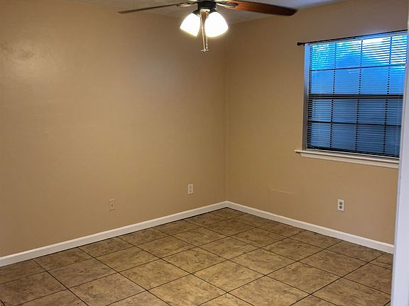 4th image of 2702 Via Milano Ave #B