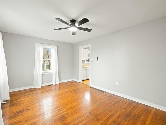 4th image of 503 W Brown St