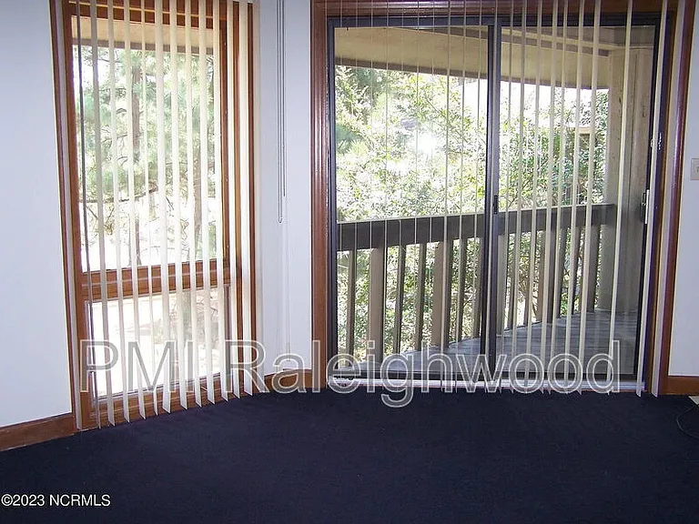 220 Foxkroft Dr — Photo 13