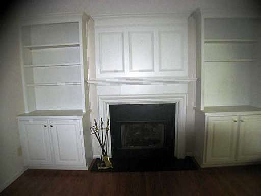 5th image of 2339 Lake Villas Ln