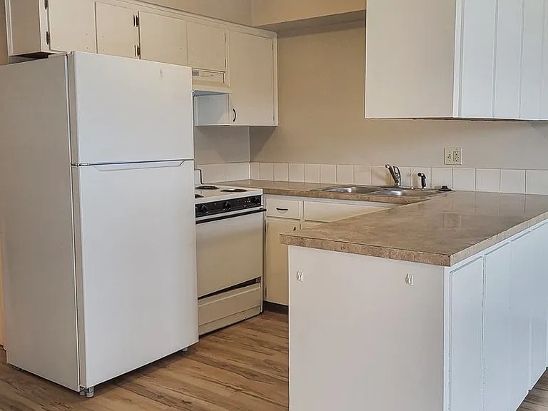 2855 Front 2865 St NE — Photo 51