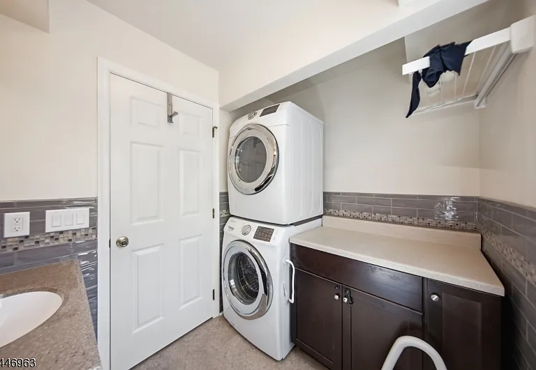 2057 Lakeside Dr W — Photo 28