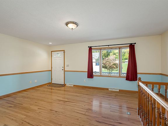 2nd image of 508 S Barn Hollow Dr