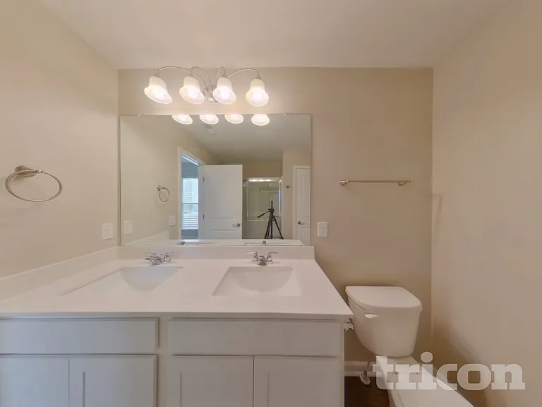 1035 Lonergan Cir — Photo 8