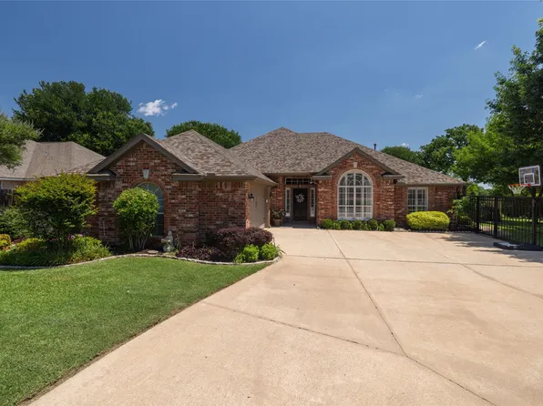 3600 Bordeaux Ln, Hurst, TX 76054