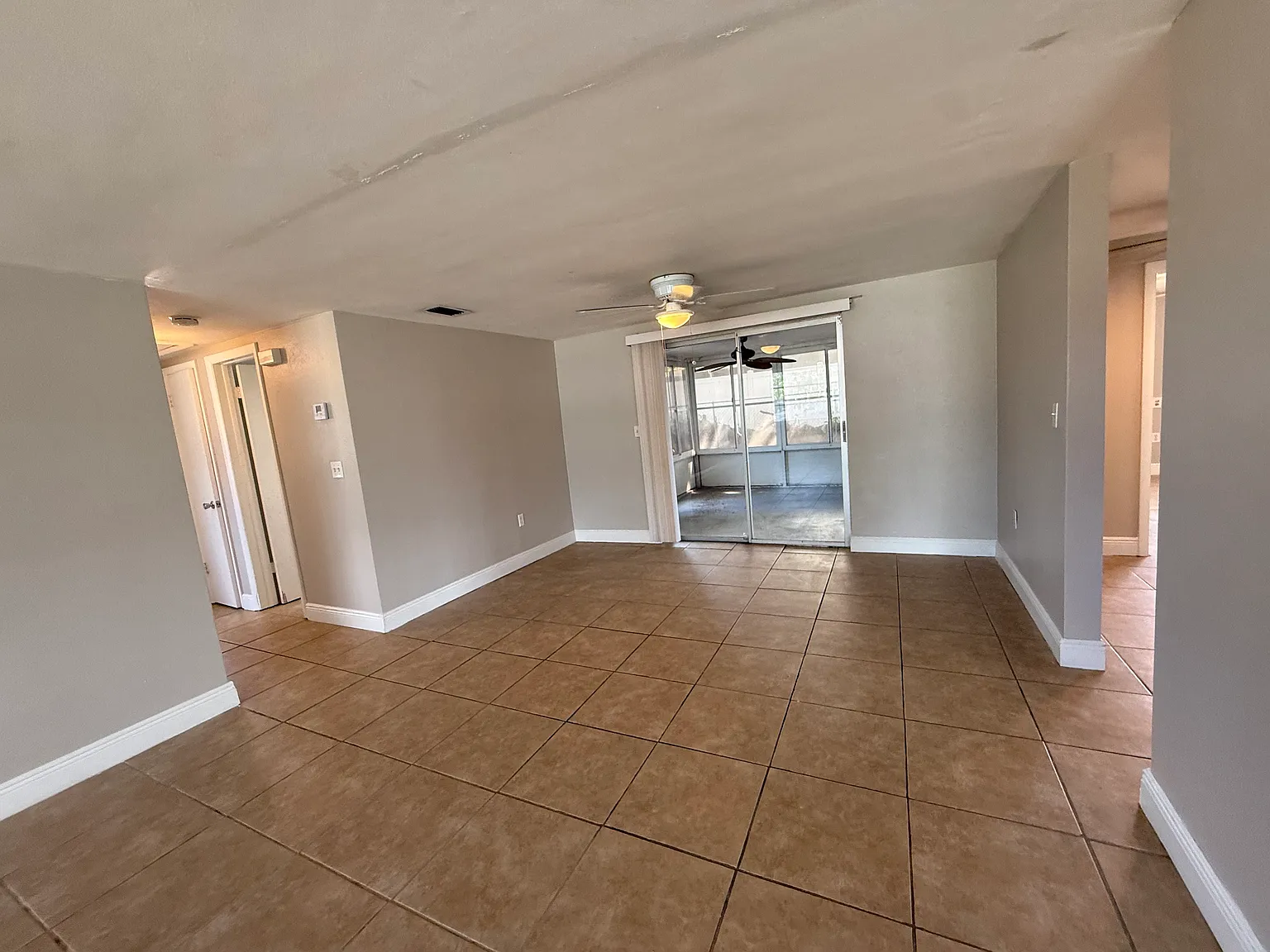 3 Bedroom 2 Bathroom — Photo 4