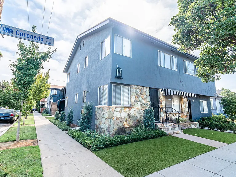 790 Coronado Ave — Photo 15