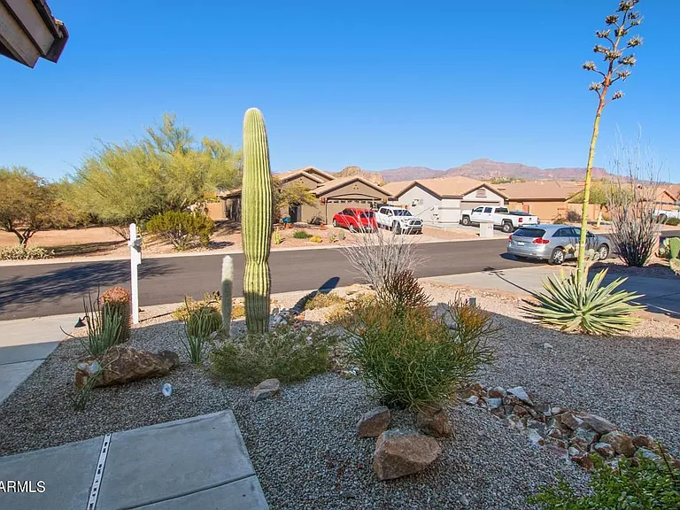 6494 S Foothills Dr — Photo 39
