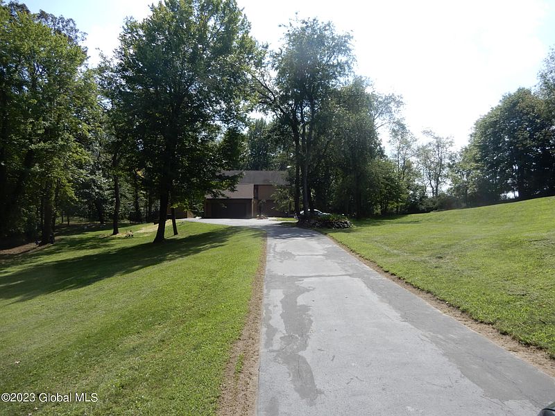 5th image of 312 Schoolhouse Road