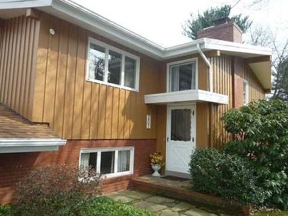 2nd image of 207 North Dr