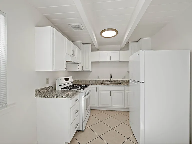 651 S 29th St #645 — Photo 1
