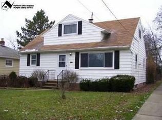 556 Heather Ln, Bedford, OH 44146
