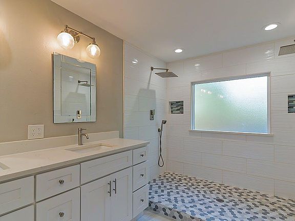 3rd image of 5807 Locke Ave