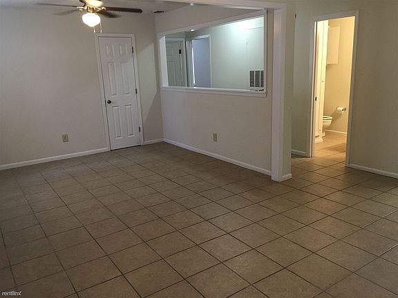 5th image of 319 Manuel Dr APT D
