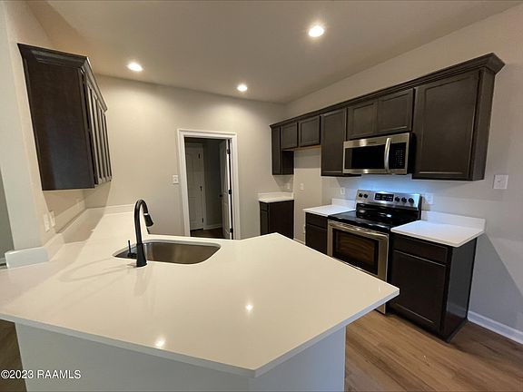 3rd image of 108 Lightbourne Dr