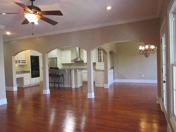 5th image of 946 Morningside Dr Unit 946