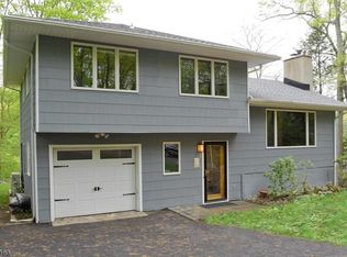 13 Deer Run, Andover, NJ 07821