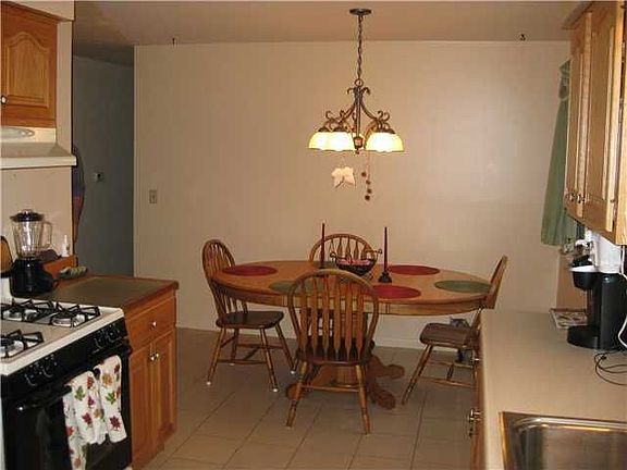 5th image of 28 Francine Dr