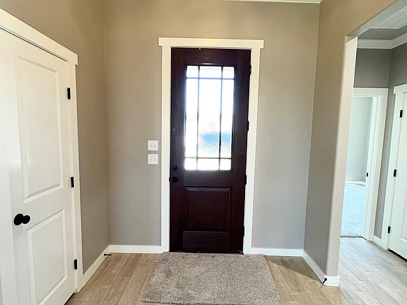 2nd image of 4061 Caroline Ln