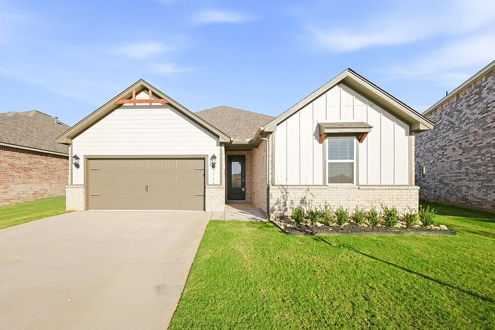 3 bed, 2.0 bath, 1692 sqft, $1,895 — Photo 1