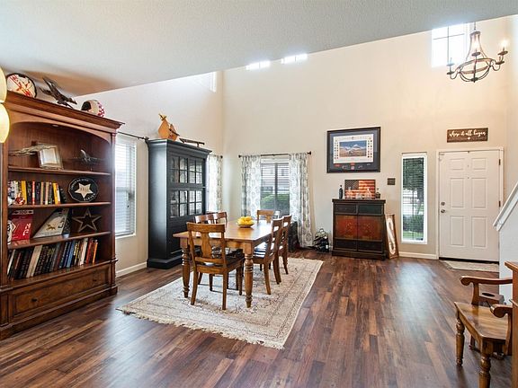 4th image of 2061 W Berkshire Ln