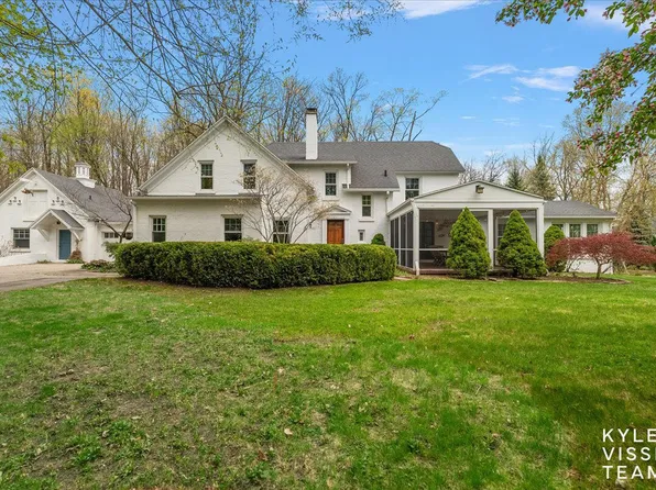 2630 Reeds Lake Ct SE, East Grand Rapids, MI 49506