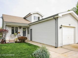 1319 Post Oak Ct, Crest Hill, IL 60403