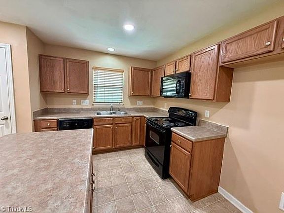 4th image of 3623 Whitworth Dr