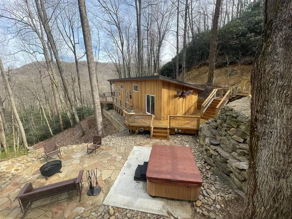 59 Rudicil Dr, Fairview, NC 28730