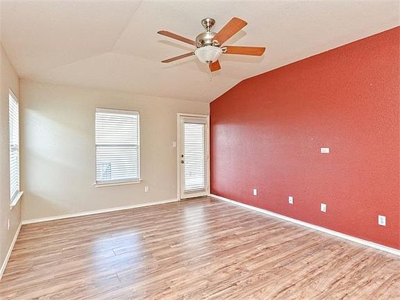 5th image of 382 Buckingham Dr