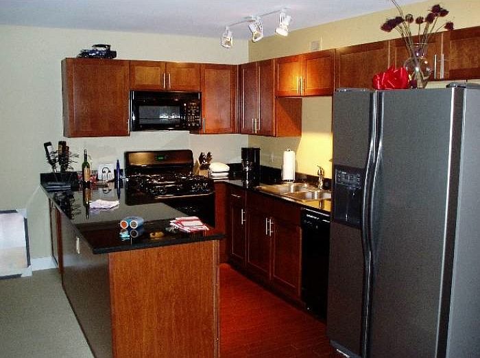 1st image of 600 E 8th St #P-b