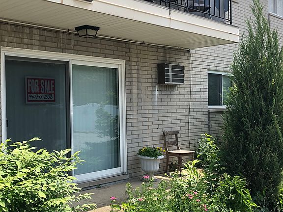3rd image of 1384 Golden Gate Blvd APT 104