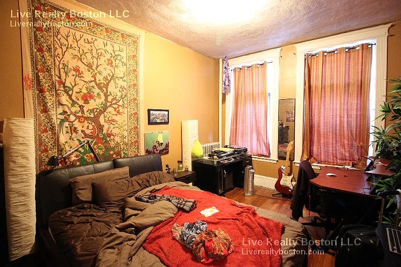 2nd image of 1257 Commonwealth Ave #2